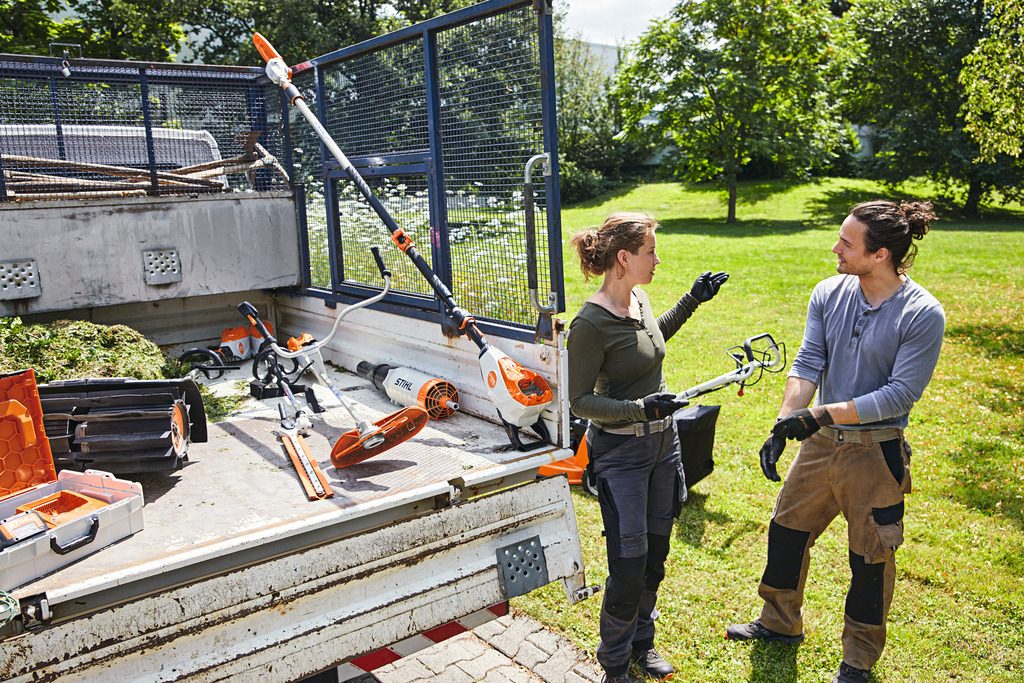Pickup lastet med ulike Stihl-produkter